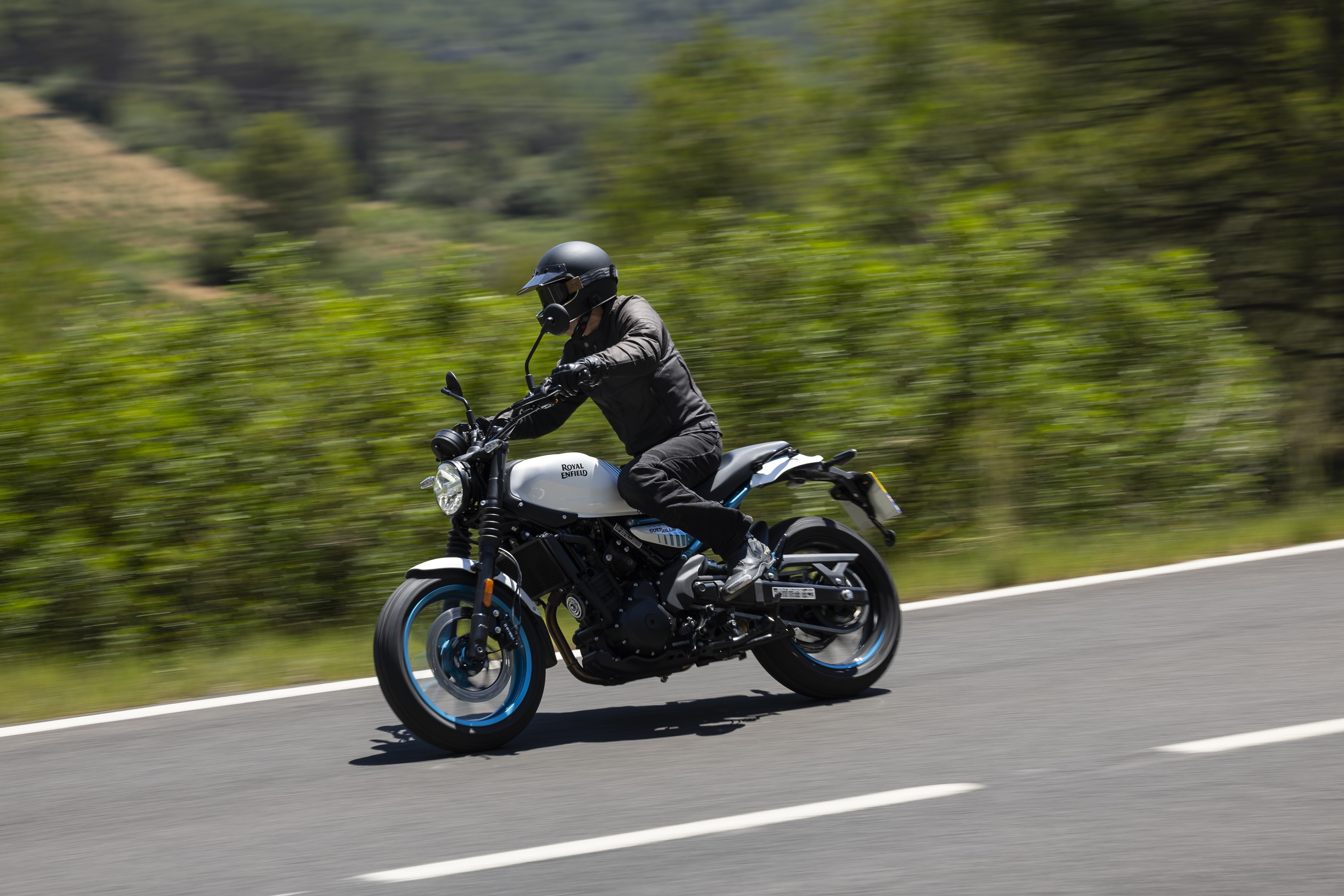 ROYAL ENFIELD ภูมิใจนำเสนอ GUERRILLA 450 !พร้อมสนุกไปกับทุกการเดินทางกับโรดสเตอร์รุ่นใหม่ล่าสุด